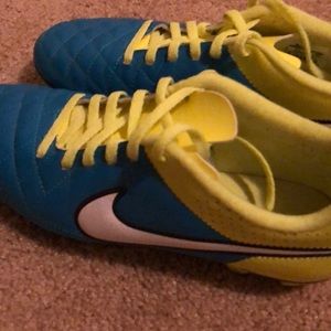 Women’s soccer cleats